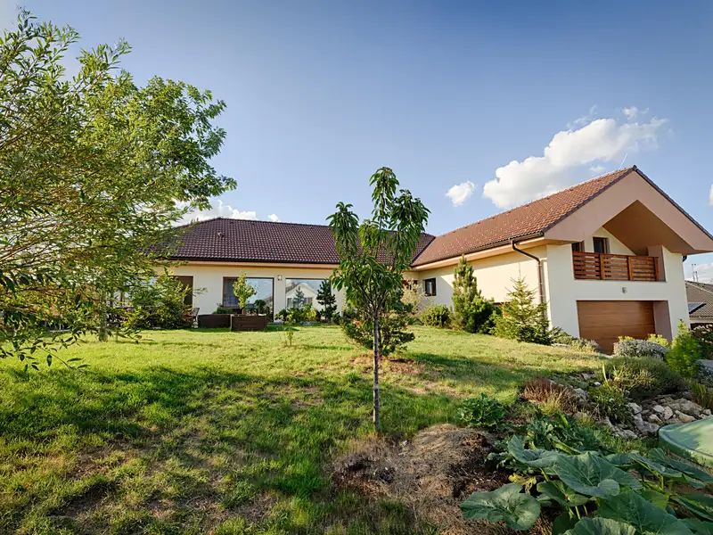 Prodej rodinného domu 247 m², pozemek 966 m², Miřetice – náhled fotky 2