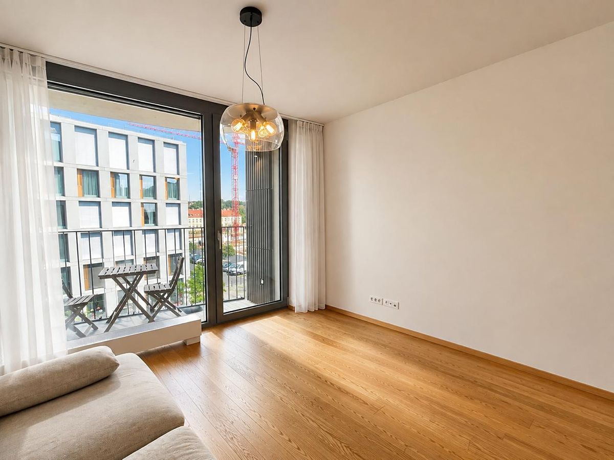 Pronájem bytu 2+kk 56 m² – fotografie 3