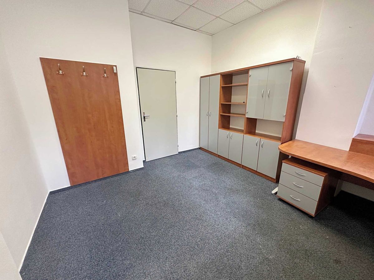 Pronájem kanceláře 102 m² – fotografie 3
