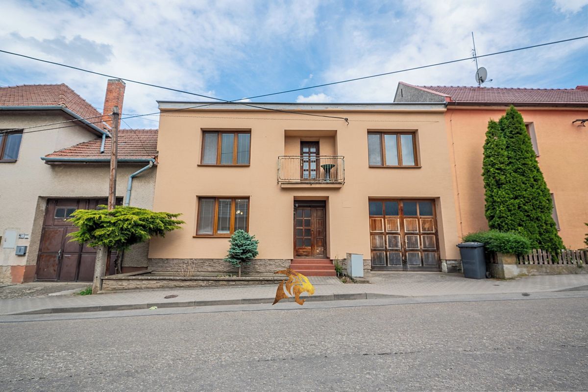 Prodej rodinného domu 243 m², pozemek 601 m²