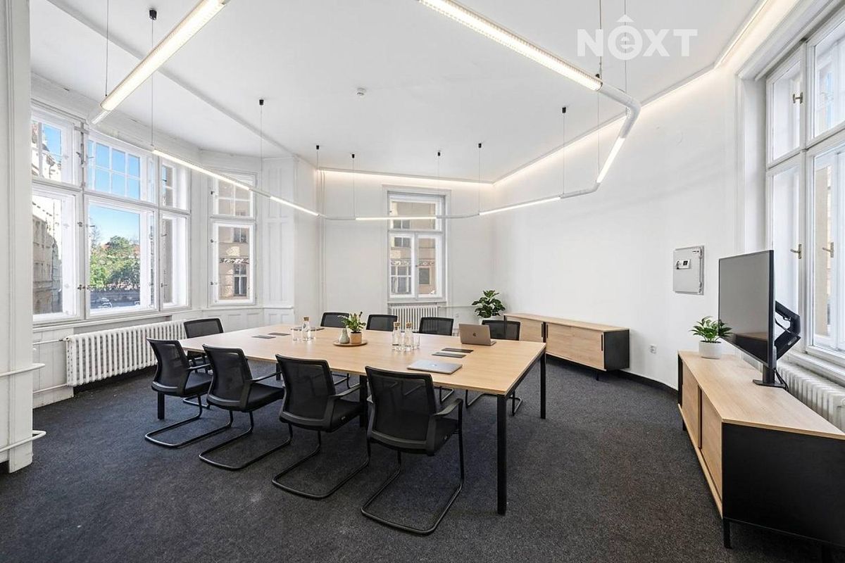 Pronájem kanceláře 304 m² – fotografie 3