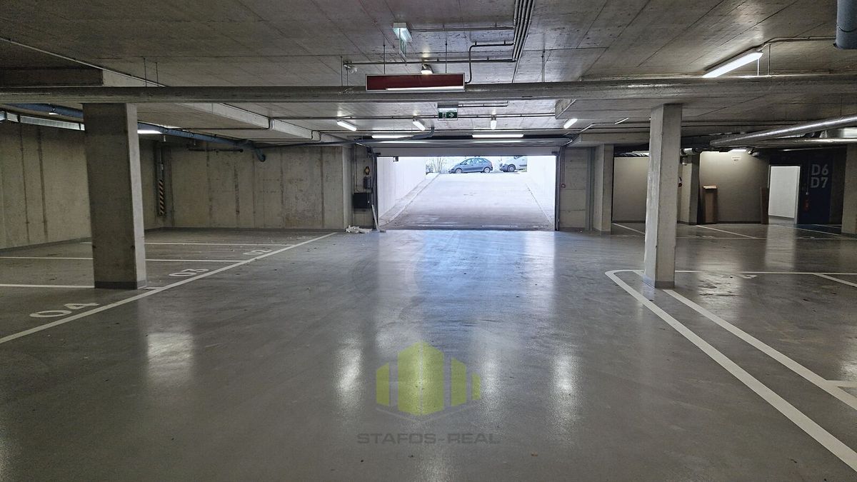 Pronájem garážového stání 13 m² – fotografie 2