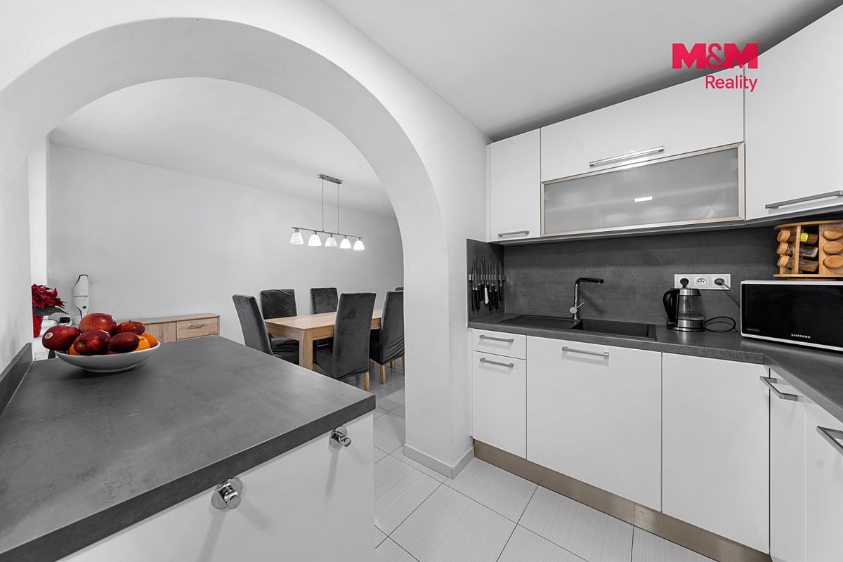 Prodej rodinného domu 260 m², pozemek 500 m² – fotografie 5