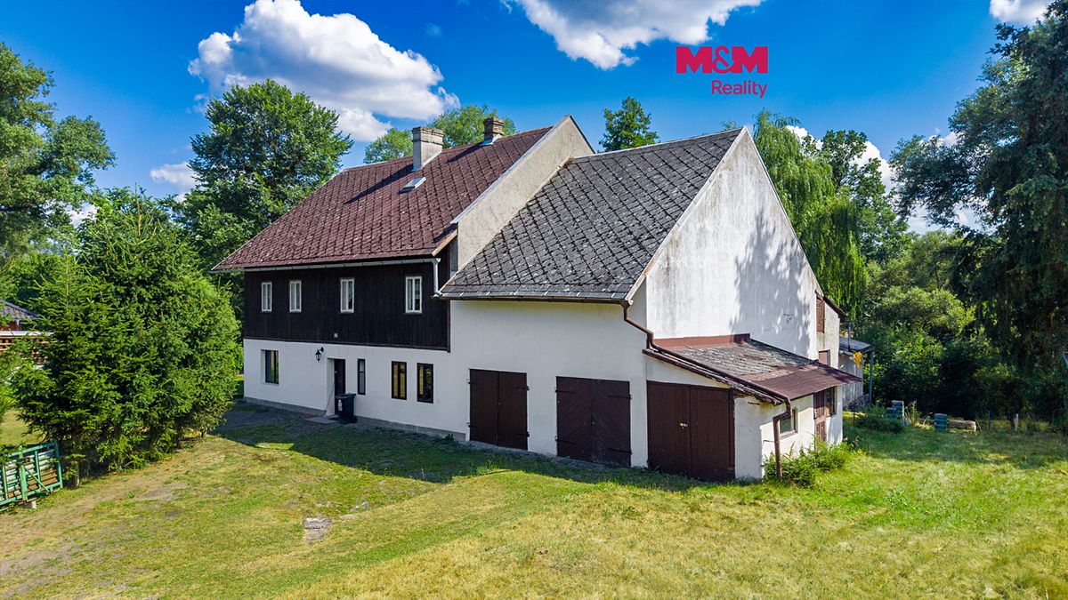 Prodej rodinného domu 270 m², pozemek 1365 m²