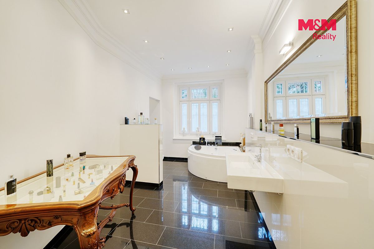 Prodej rodinného domu 600 m², pozemek 2481 m² – fotografie 3