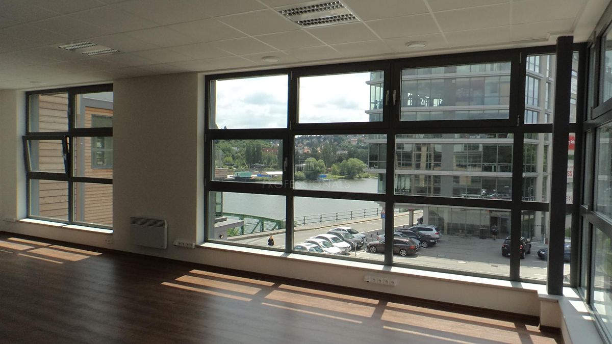 Pronájem kanceláře 52 m² – fotografie 3