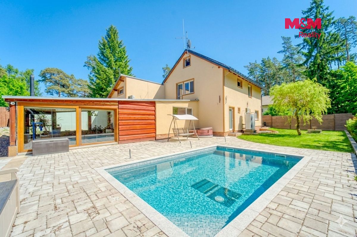 Prodej rodinného domu 250 m², pozemek 598 m² – fotografie 4