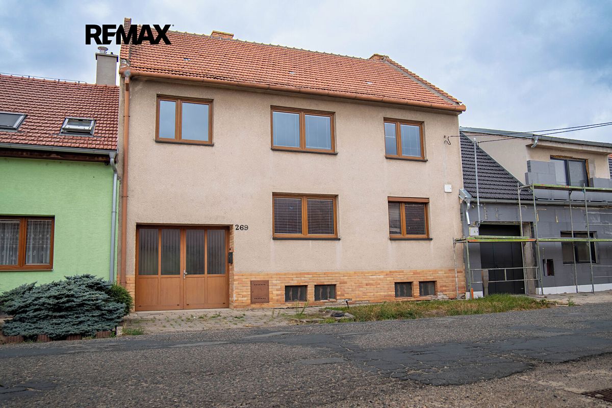 Prodej rodinného domu 190 m², pozemek 1588 m²