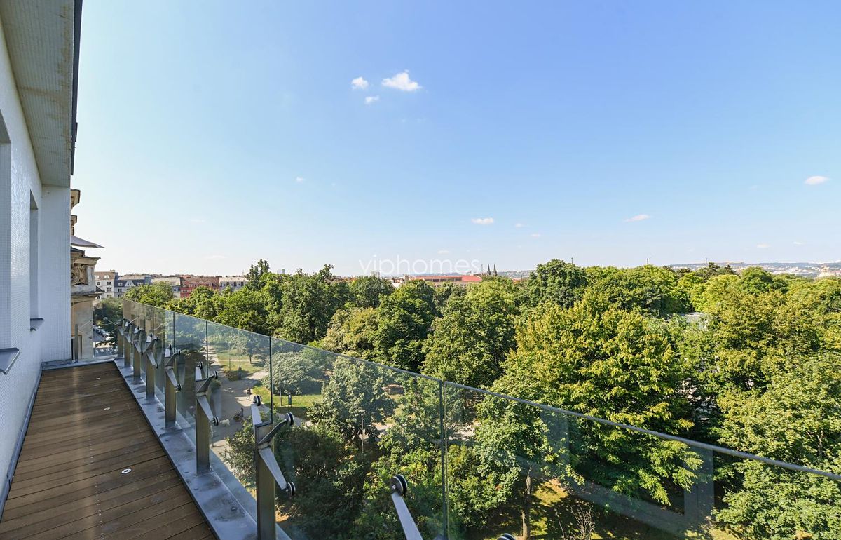Pronájem bytu 6 pokojů a více 204 m² – fotografie 2