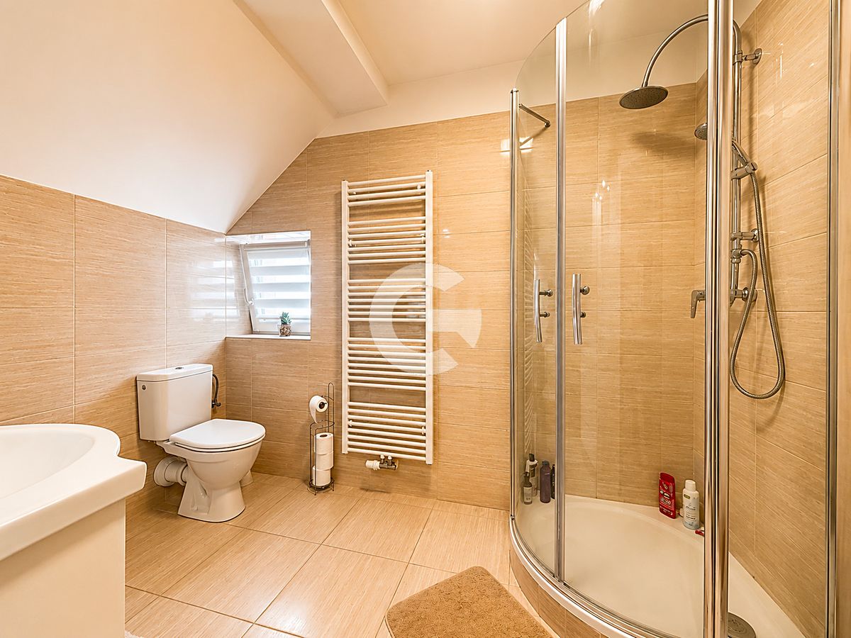 Prodej rodinného domu 180 m², pozemek 232 m² – fotografie 4