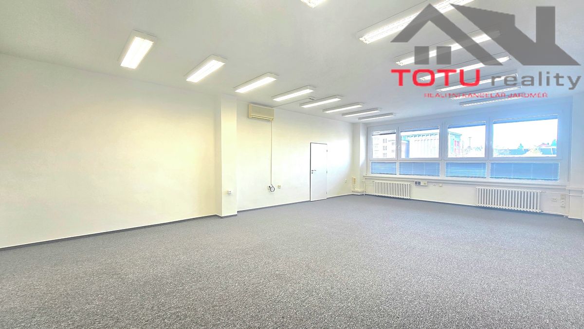 Pronájem kanceláře 61 m² – fotografie 3