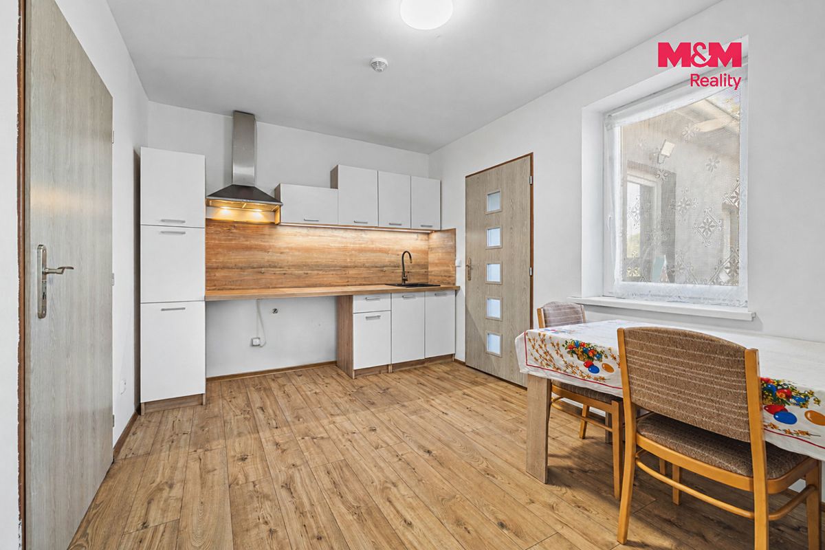 Prodej rodinného domu 170 m², pozemek 365 m² – fotografie 2