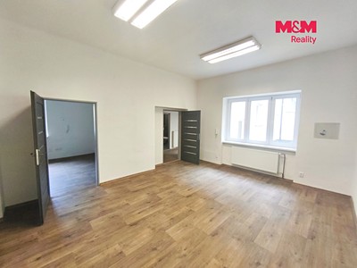 Pronájem komerčního prostoru, 80 m² (2 z 12)