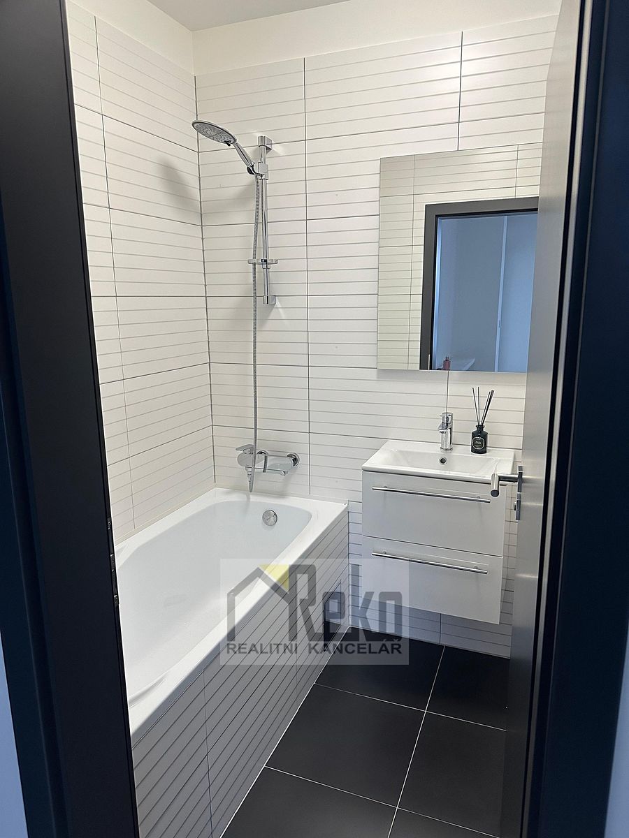 Pronájem bytu 2+kk 49 m² – fotografie 3