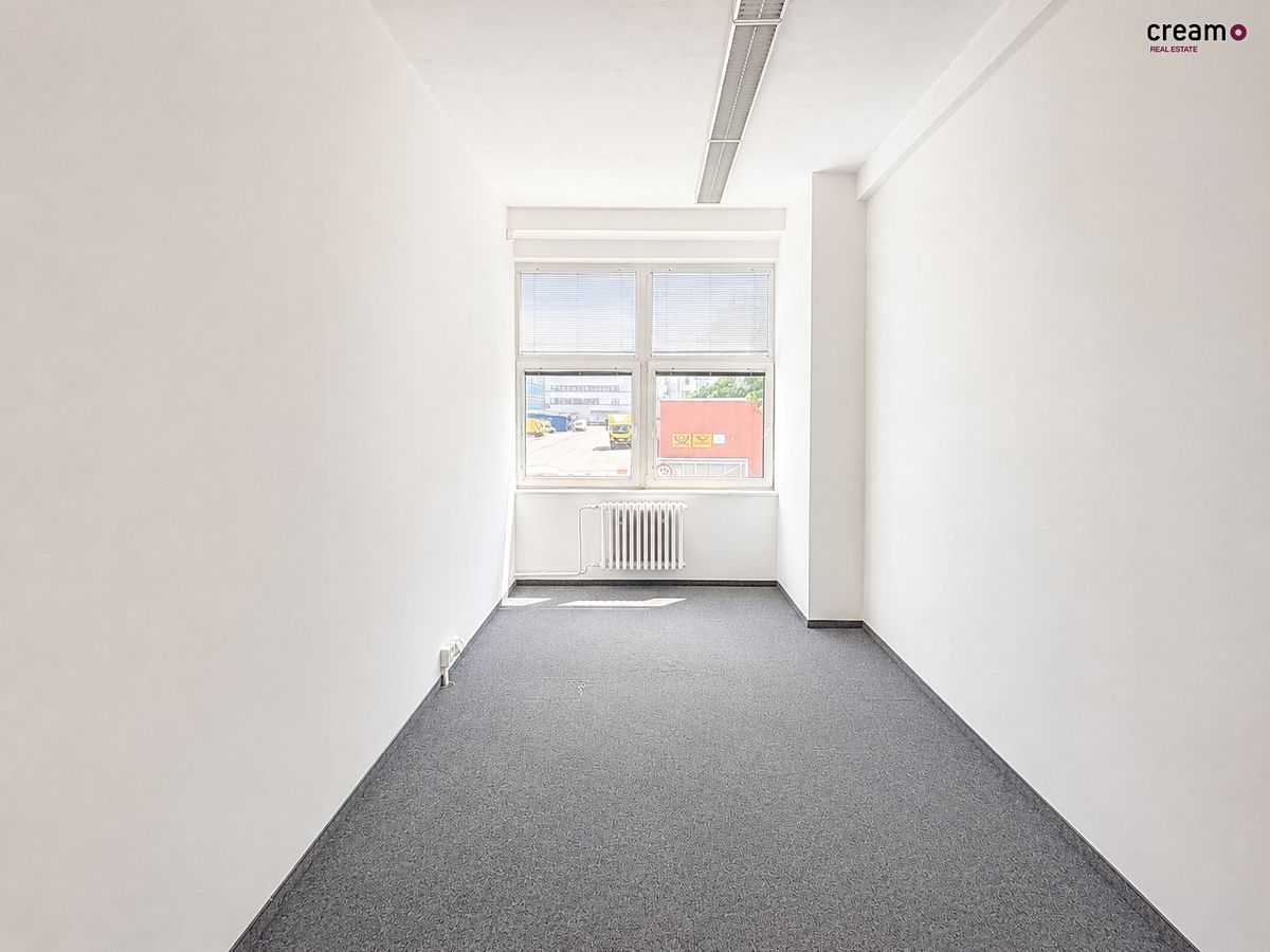 Pronájem kanceláře 72 m² – fotografie 3