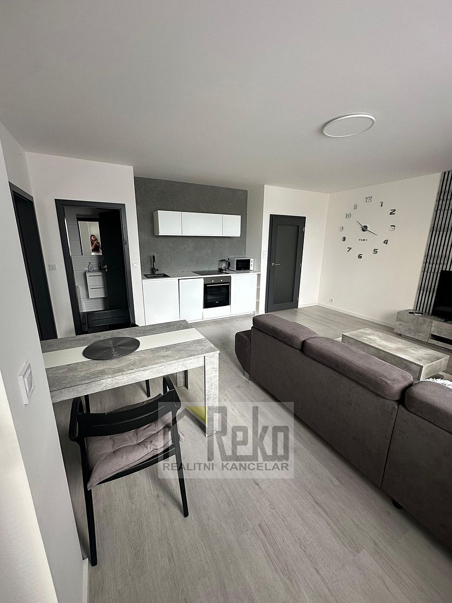 Pronájem bytu 2+kk 49 m² – fotografie 2