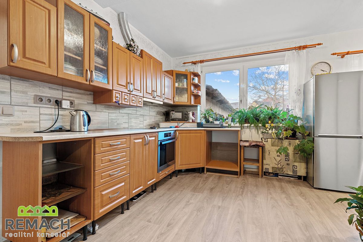 Prodej rodinného domu 301 m², pozemek 2305 m²