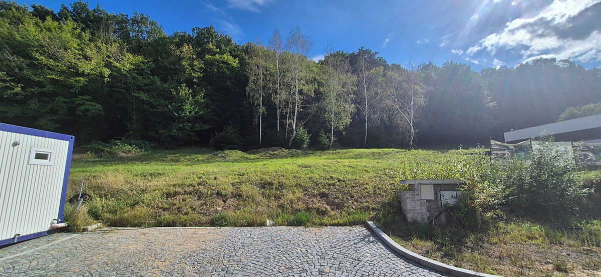 Prodej stavebního pozemku 770 m², Řevnice – fotka 1 z 3