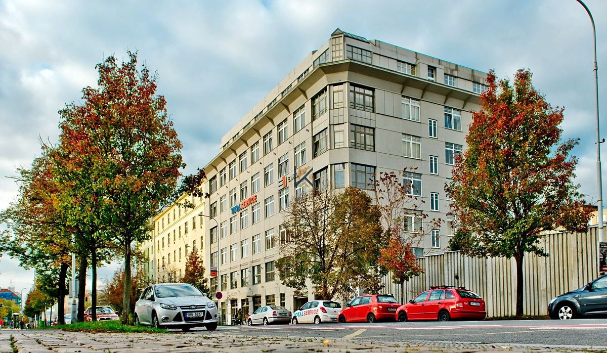 Pronájem kanceláře 565 m²