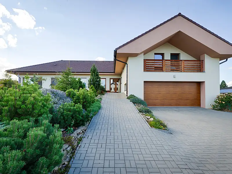 Prodej rodinného domu 247 m², pozemek 966 m², Miřetice – náhled fotky 3