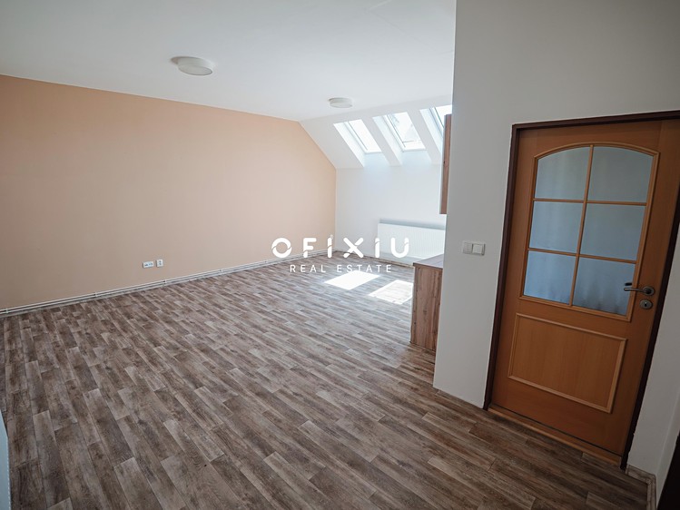 Prodej komerčního prostoru, 276 m² (13 z 21)