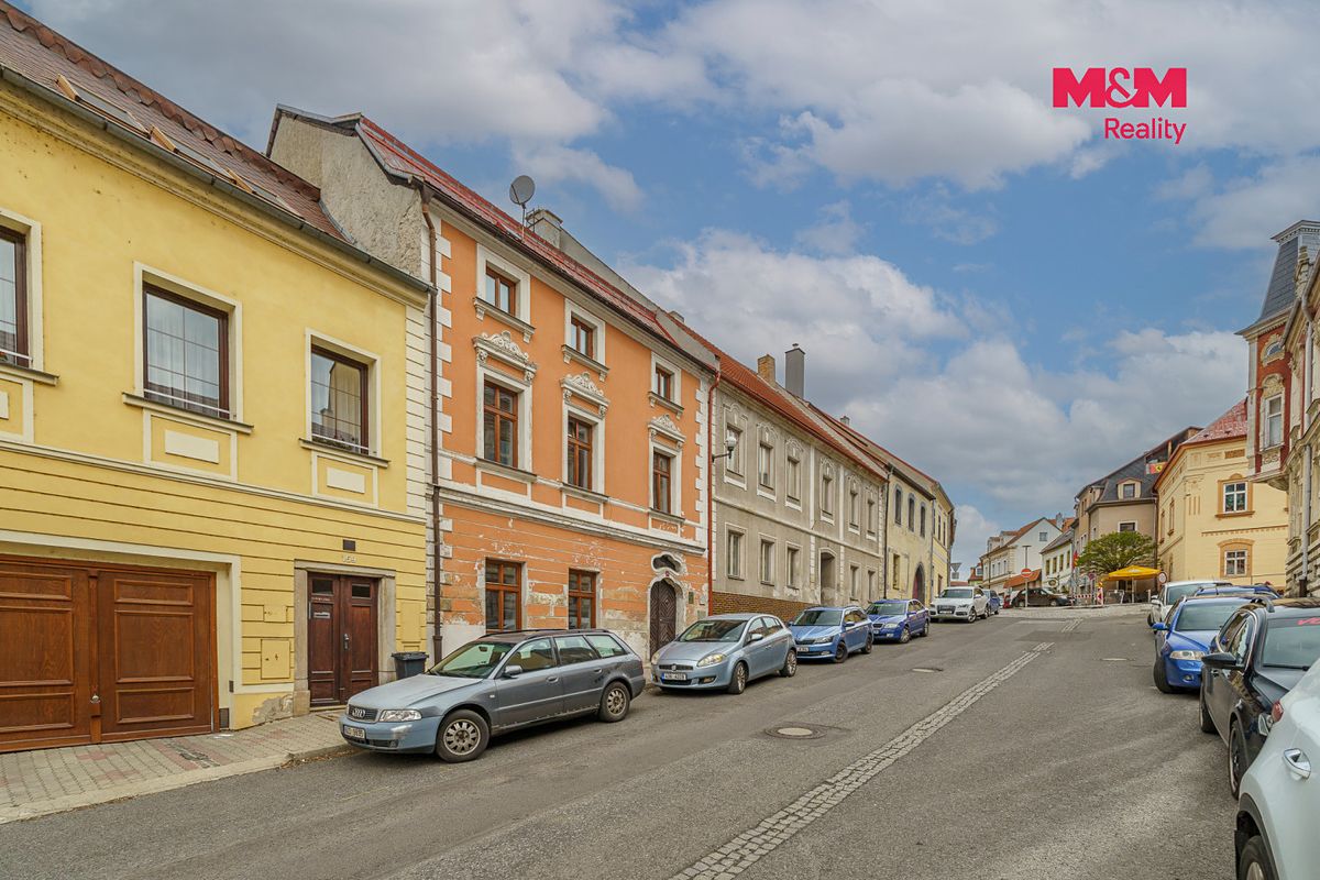 Prodej rodinného domu 260 m², pozemek 266 m² – fotografie 2