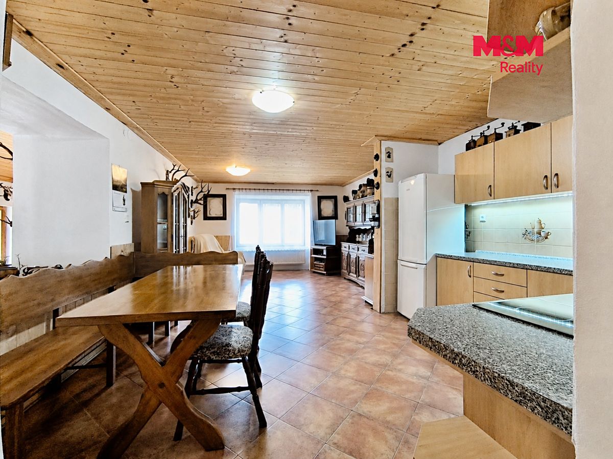 Prodej rodinného domu 167 m², pozemek 1395 m² – fotografie 3