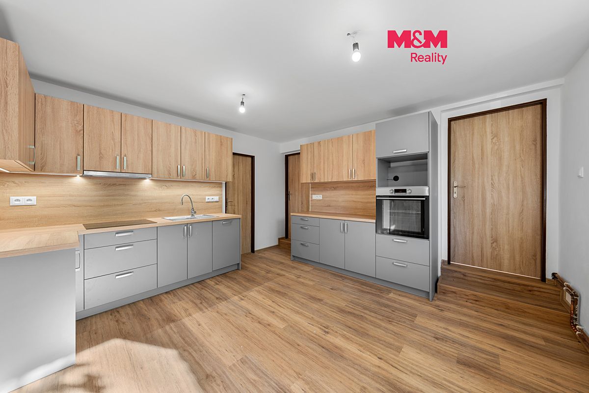 Prodej rodinného domu 400 m², pozemek 2967 m²