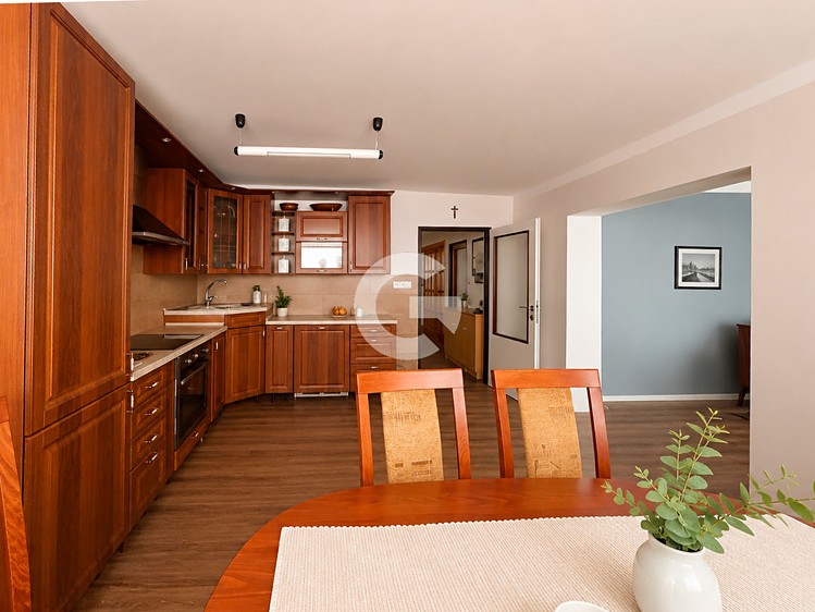 Prodej domu, 214 m² (2 z 13)