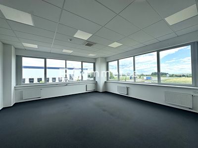Pronájem kanceláře 300 m²