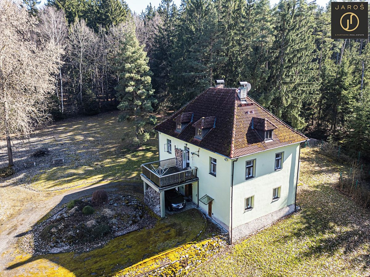 Prodej rodinného domu 300 m², pozemek 5897 m²