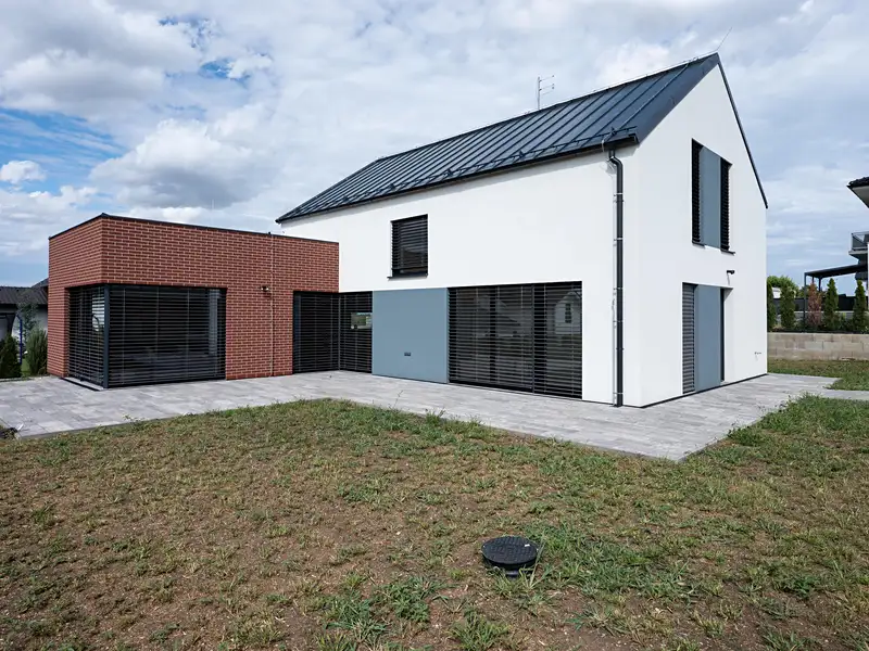 Prodej rodinného domu 209 m², pozemek 854 m², Větrušice – náhled fotky 1