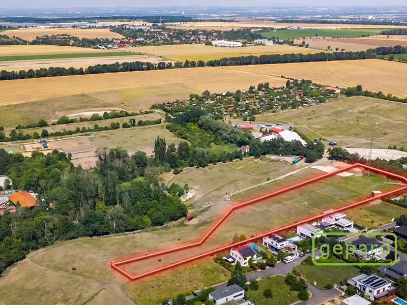 Prodej pozemku 12586 m², Praha – náhled fotky 1