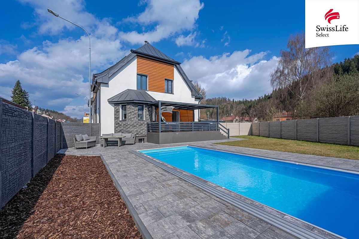 Prodej rodinného domu 350 m², pozemek 764 m² – fotografie 3