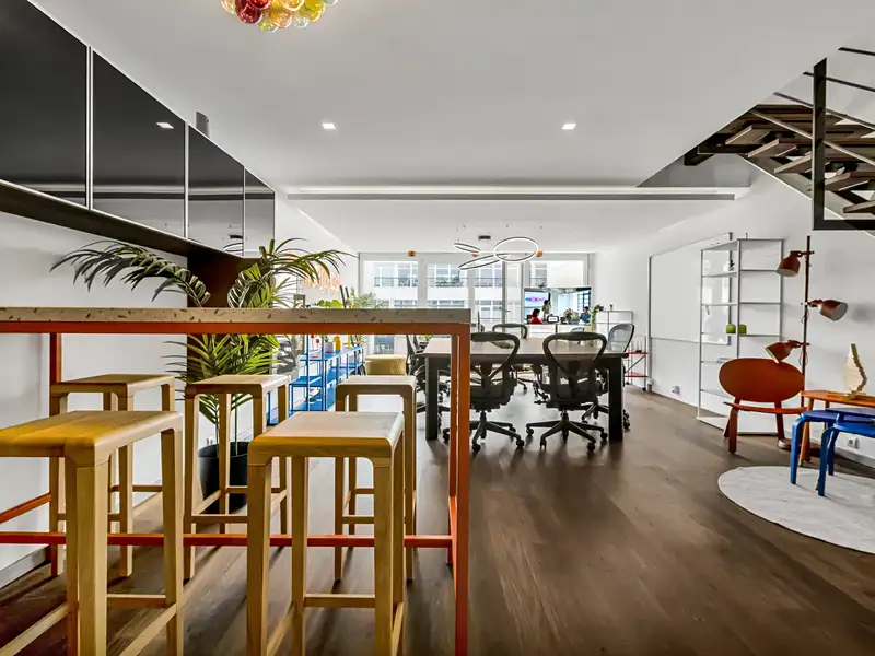 Pronájem kanceláře 175 m², Praha – náhled fotky 1