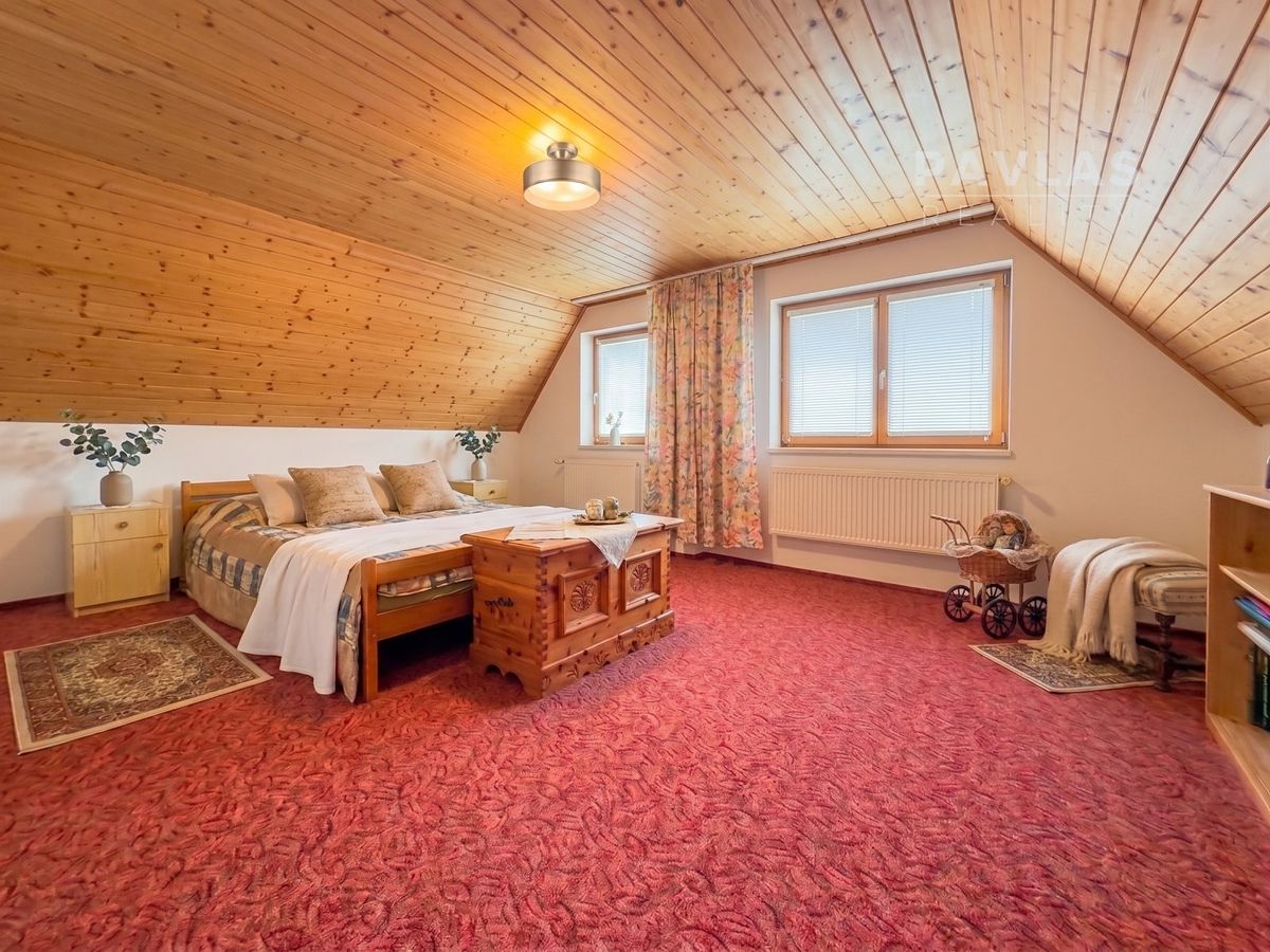 Prodej rodinného domu 240 m², pozemek 573 m² – fotografie 4