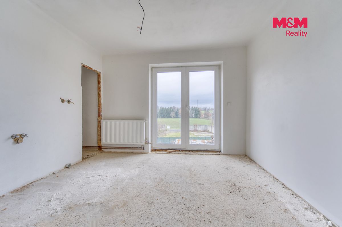 Prodej rodinného domu 252 m², pozemek 1001 m² – fotografie 2