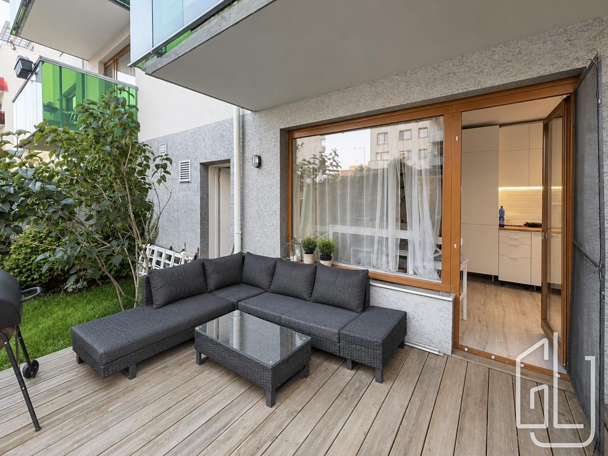 Pronájem bytu 1+kk 32 m² – fotografie 2