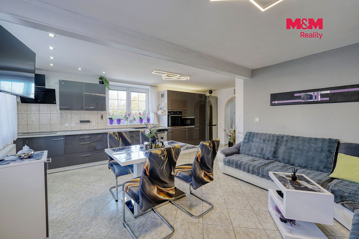 Prodej rodinného domu 225 m², pozemek 570 m² – fotografie 3