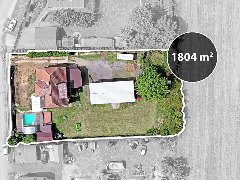 Prodej rodinného domu 379 m², pozemek 1804 m², Radostov – náhled fotky 2