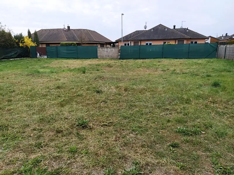 Pronájem zahrady 780 m², Nové Strašecí – náhled fotky 1