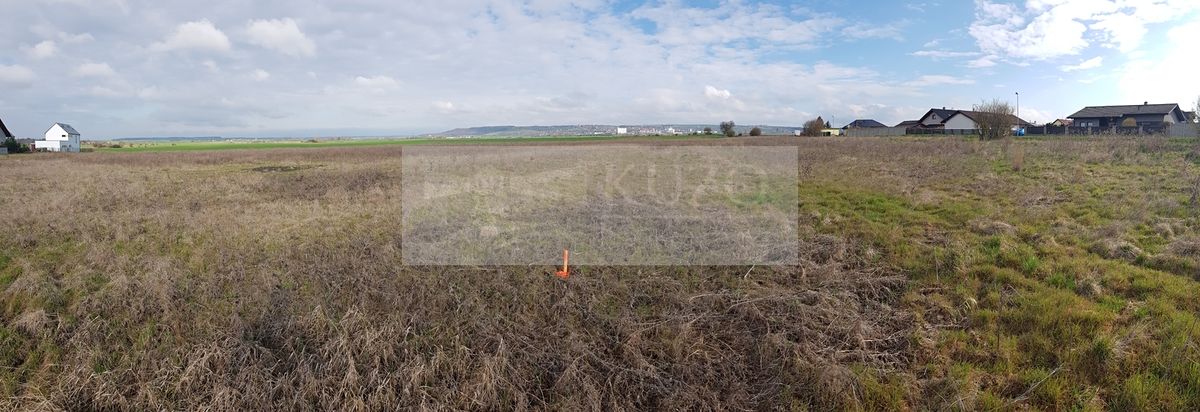 Prodej stavebního pozemku 806 m² – fotografie 2