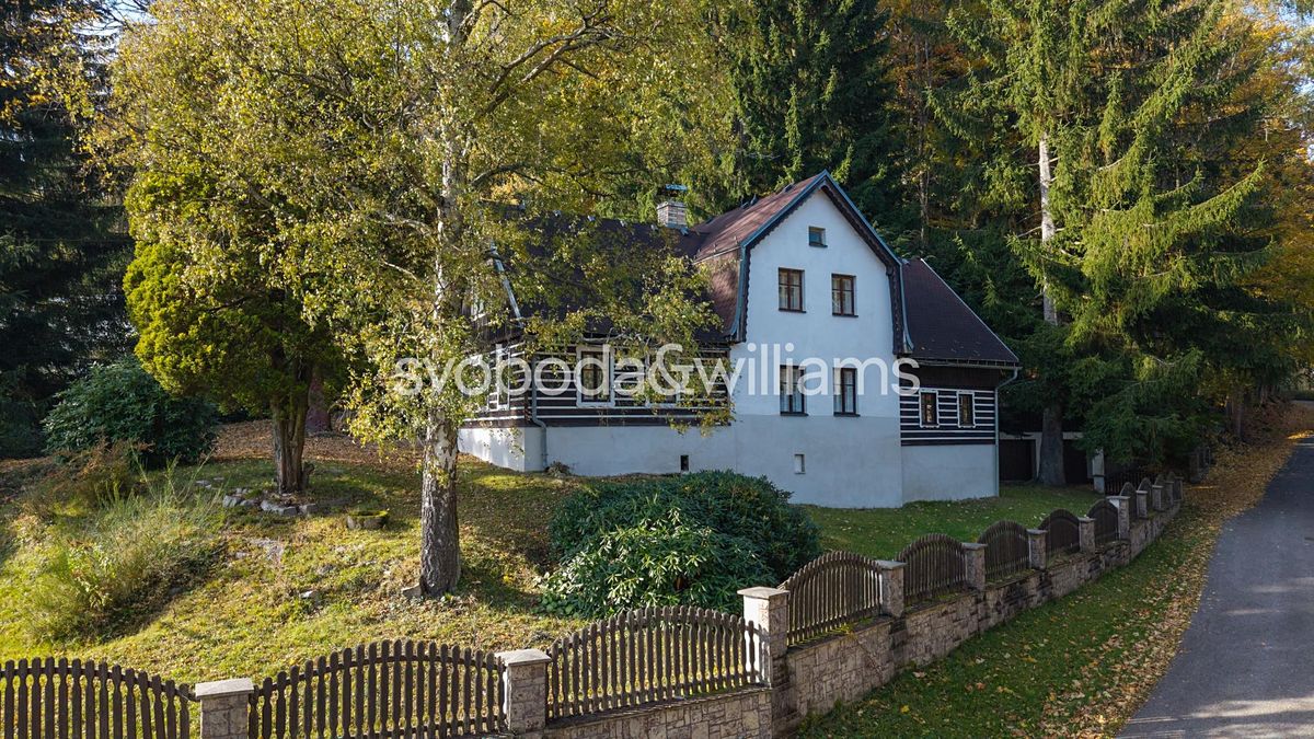 Prodej rodinného domu 238 m², pozemek 6337 m²