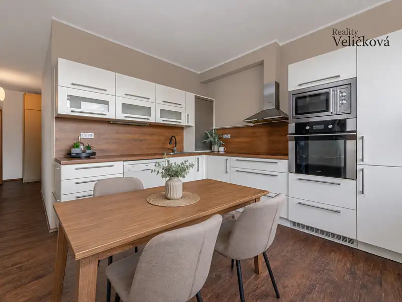 Prodej bytu 2+1 80 m², Hradec Králové – náhled fotky 1