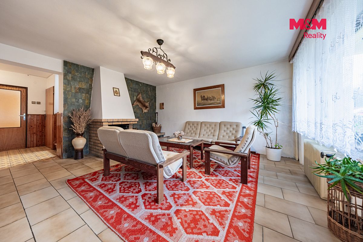 Prodej rodinného domu 230 m², pozemek 832 m² – fotografie 4