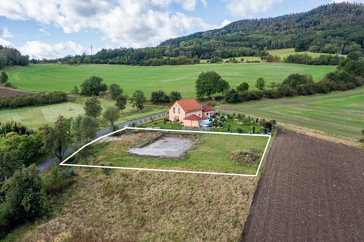 Prodej stavebního pozemku 1296 m² – fotografie 2