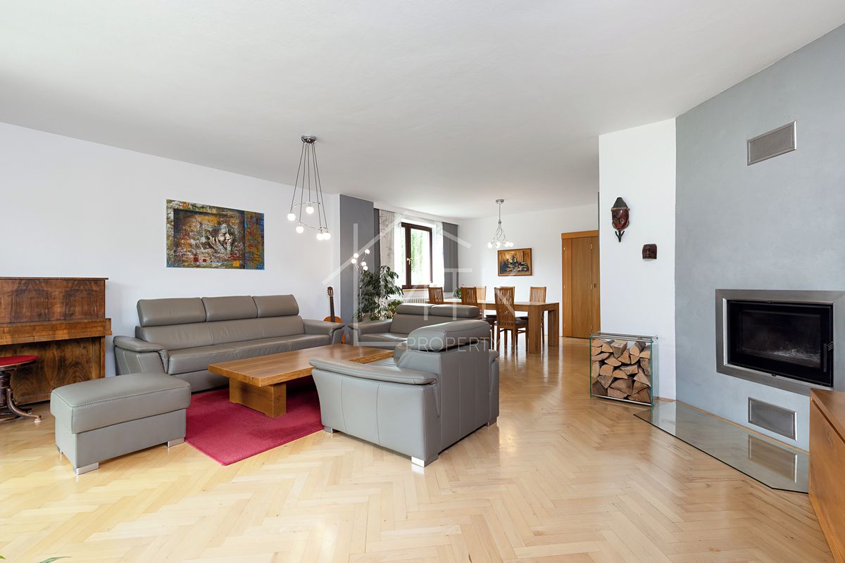 Prodej rodinného domu 218 m², pozemek 951 m² – fotografie 5