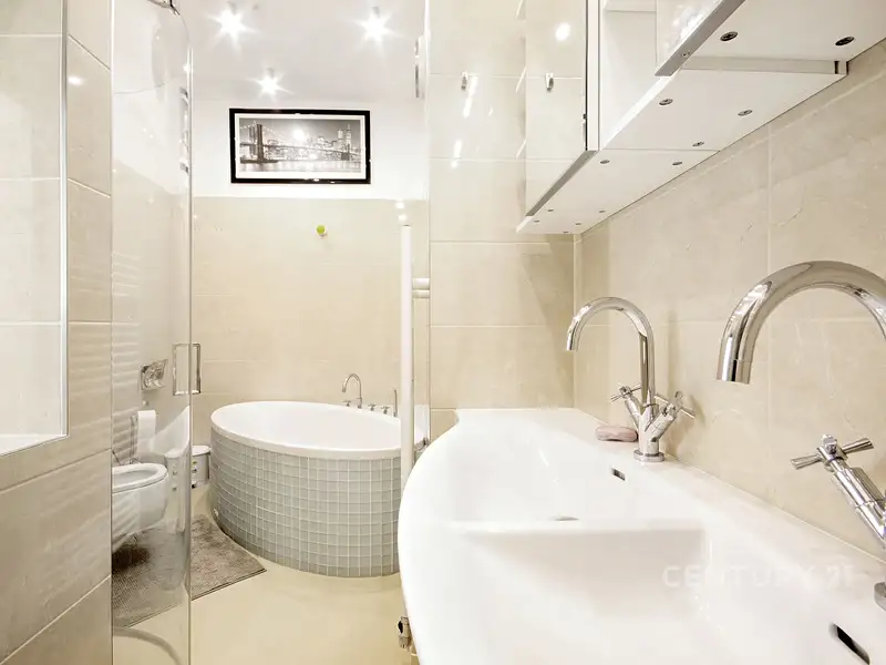 Prodej bytu 2+kk 65 m², Praha – náhled fotky 2