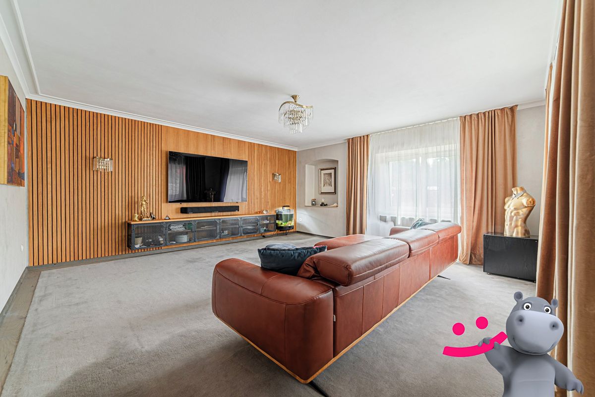Prodej rodinného domu 376 m², pozemek 7748 m² – fotografie 2