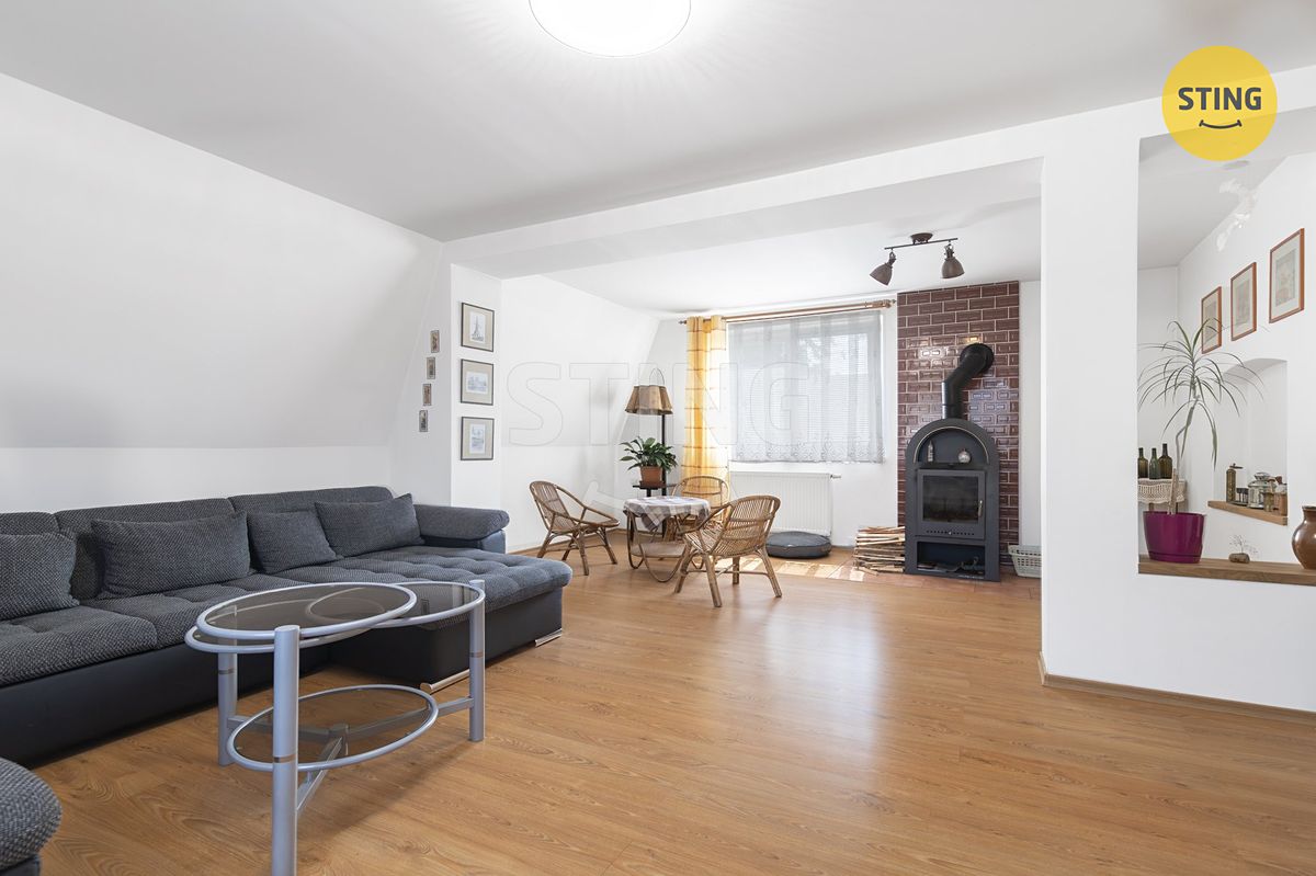 Prodej rodinného domu 230 m², pozemek 1129 m² – fotografie 4
